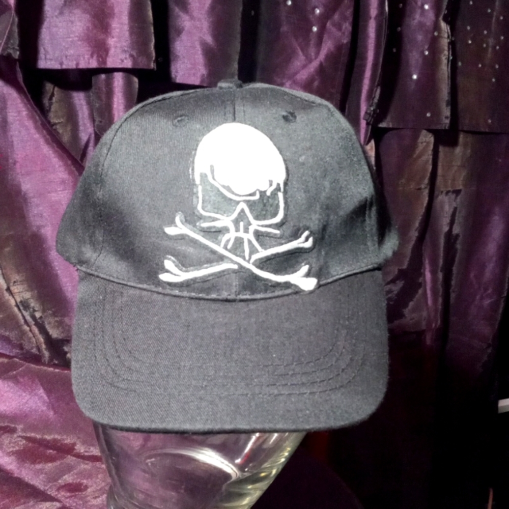 Skull and crossbones black mens hat